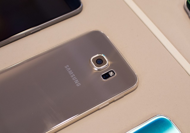 Galaxy S6/S6 Edge l&agrave; một trong những smartphone hot nhất hiện nay của h&atilde;ng Samsung 