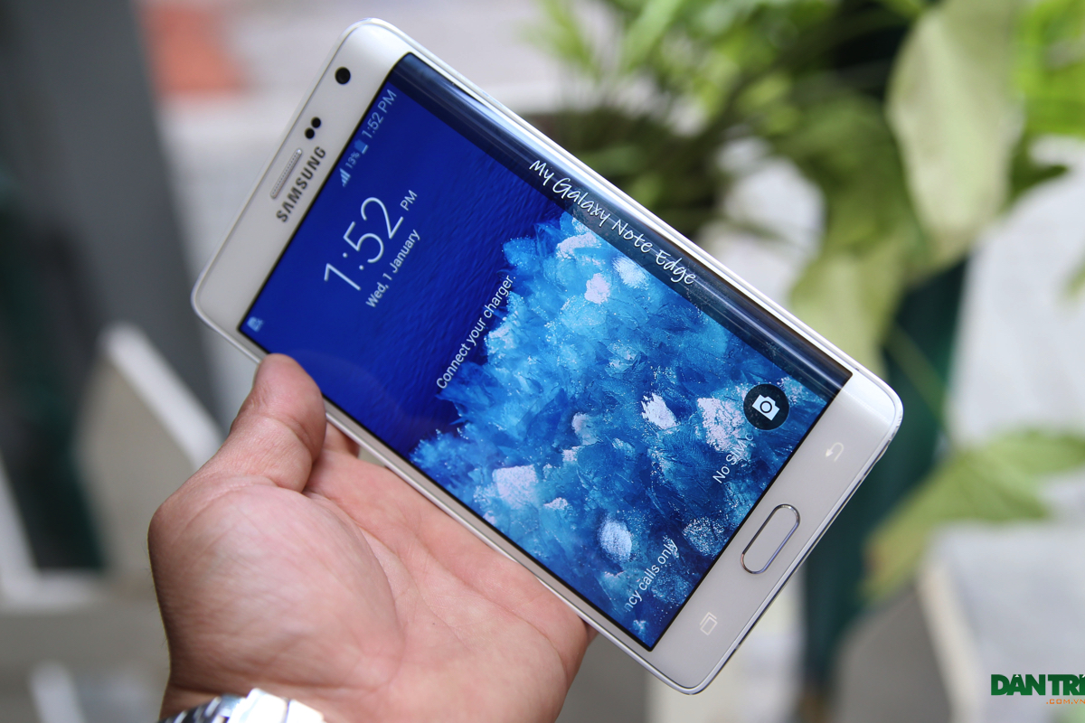 M&agrave;n h&igrave;nh cong độc đ&aacute;o của chiếc smartphone hot nhất Samsung Galaxy Note Edge