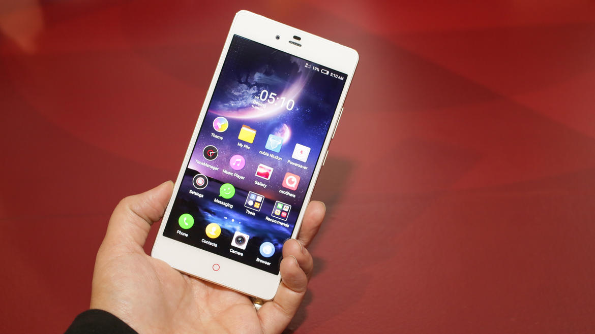 Chiếc smartphone hot nhất n&agrave;y sẽ c&oacute; gi&aacute; kh&aacute; cao so với một sản phẩm đến từ Trung Quốc