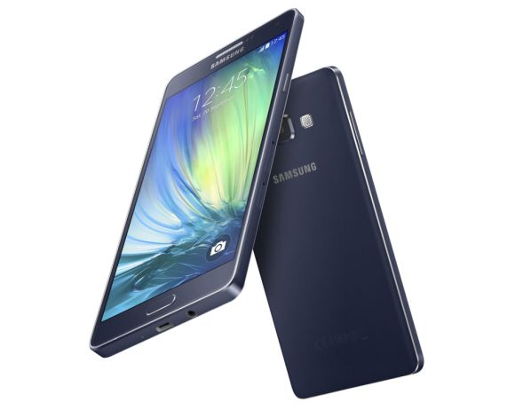 Smartphone hot nhất n&agrave;y sở hữu camera sau ấn tượng với độ ph&acirc;n giải l&ecirc;n đến 13MP
