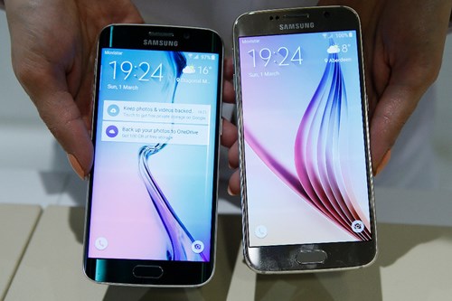 Smartphone hot nhất của Samsung l&agrave; Galaxy S6 v&agrave; Galaxy S6 Edge đang 'l&agrave;m mưa l&agrave;m gi&oacute;' tr&ecirc;n thị trường c&ocirc;ng nghệ