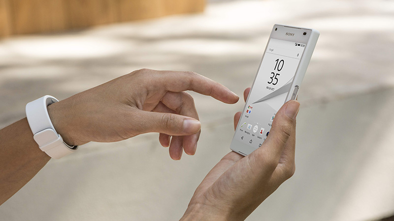  Z5 Compact l&agrave; một phi&ecirc;n bản thu gọn từ Xperia Z5