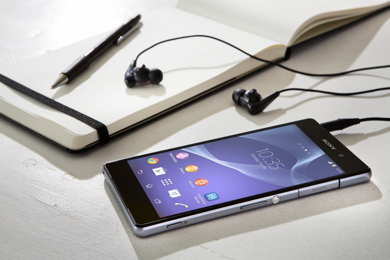  L&agrave; smartphone hot nhất loại tầm trung, Xperia Z2 thu h&uacute;t mọi &aacute;nh nh&igrave;n