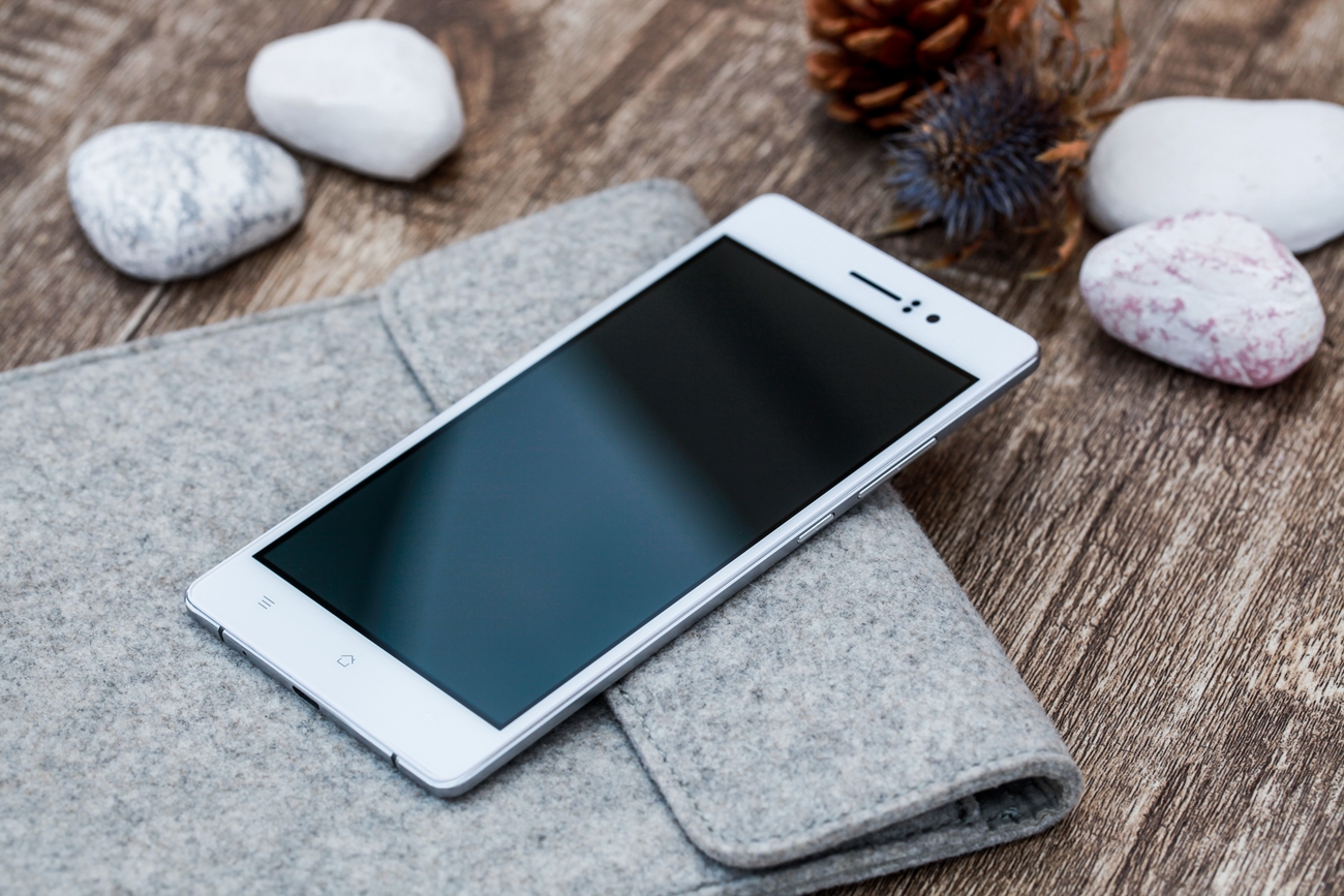 OPPO R5  nguy&ecirc;n khối bằng kim loại v&agrave; mỏng ấn tượng chỉ c&ograve;n 4,85mm