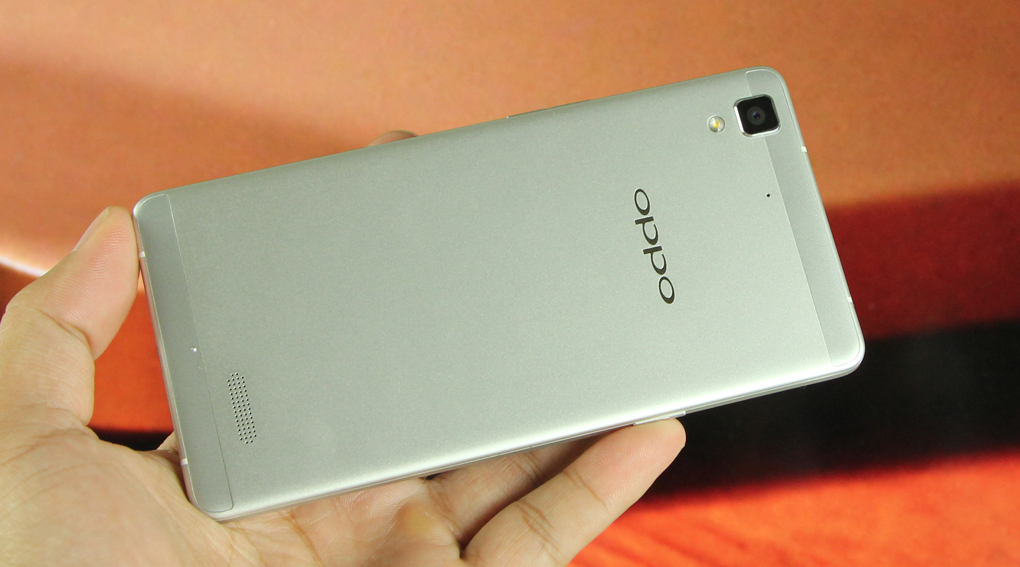 L&agrave; smartphone hot nhất tầm trung của OPPO, R7 Lite c&oacute; camera selfie 8MP