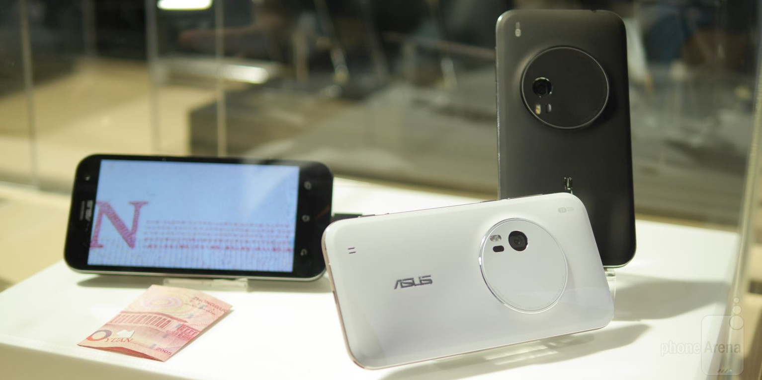 Smartphone hot nhất Zenfone Zoom c&oacute; 2 m&agrave;u đen v&agrave; trắng 