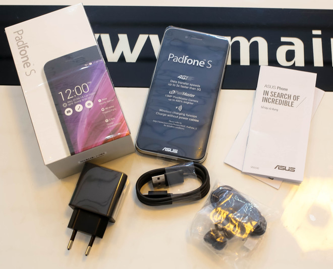 Cận cảnh PadFone S smartphone gi&aacute; rẻ thuộc d&ograve;ng PadFone của Asus