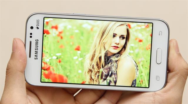 Galaxy Core Prime với thiết kế nhỏ gọn truyền thống th&iacute;ch hợp cho c&aacute;c bạn g&aacute;i