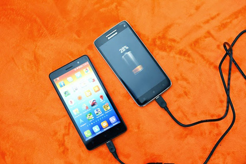 LENOVO S860 l&agrave; smartphone gi&aacute; rẻ c&oacute; dung lượng pin 4000mAh cho 43 giờ thoại v&agrave; 40 ng&agrave;y chờ
