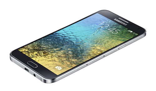 Galaxy E5 c&oacute; độ ph&acirc;n giải 5 cao cho những bức ảnh selfie ho&agrave;n hảo, 2 sim 2 s&oacute;ng dễ d&agrave;ng v&agrave; thuận tiện cho c&ocirc;ng việc
