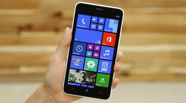 Lumia 1320 l&agrave; smartphone gi&aacute; rẻ c&oacute; thiết kế sặc sỡ nhiều m&agrave;u sắc nổi bật