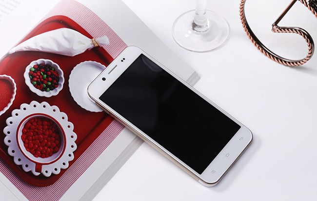 Racer HERO l&agrave; smartphone gi&aacute; rẻ c&oacute; thiết kế vỏ nh&ocirc;m nguy&ecirc;n khối sang trọng