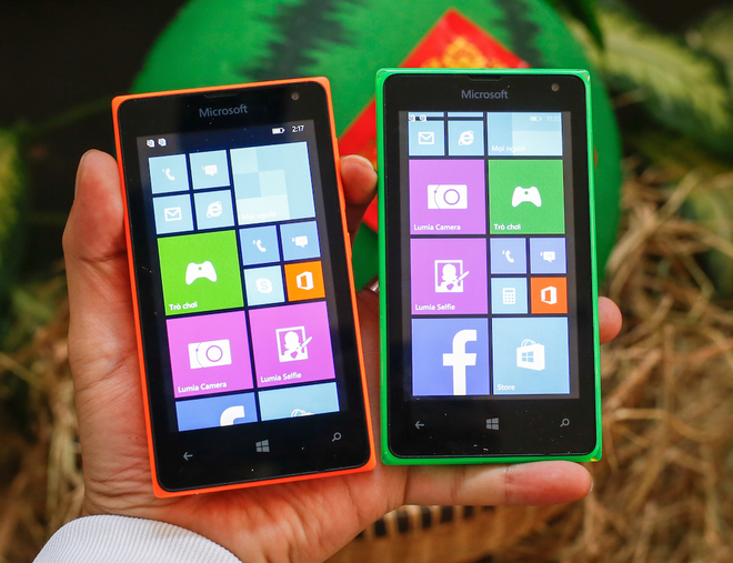 Lumia 435 v&agrave; Lumia 535 l&agrave; hai smartphone gi&aacute; rẻ c&oacute; thiết kế cứng c&aacute;p, cấu h&igrave;nh mạnh l&agrave; sự lựa chọn ho&agrave;n hảo cho c&aacute;c cặp đ&ocirc;i