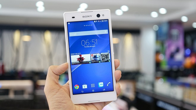 Xperia C3 l&agrave; mẫu smartphone gi&aacute; rẻ cho ph&eacute;p người d&ugrave;ng c&oacute; những bức ảnh selfie lung linh ngay cả trong điều kiện thiếu s&aacute;ng