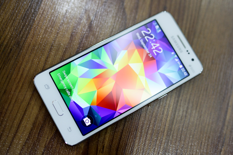 Samsung Galaxy Grand Prime g&acirc;y ấn tượng bởi m&agrave;n h&igrave;nh lớn, thiết kế sang trọng