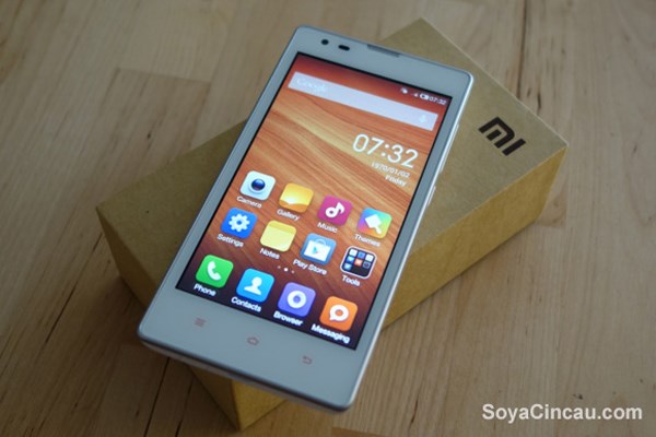 Redmi 1S l&agrave; chiếc smartphone gi&aacute; rẻ sở hữu thiết kế kh&aacute; đẹp mắt 