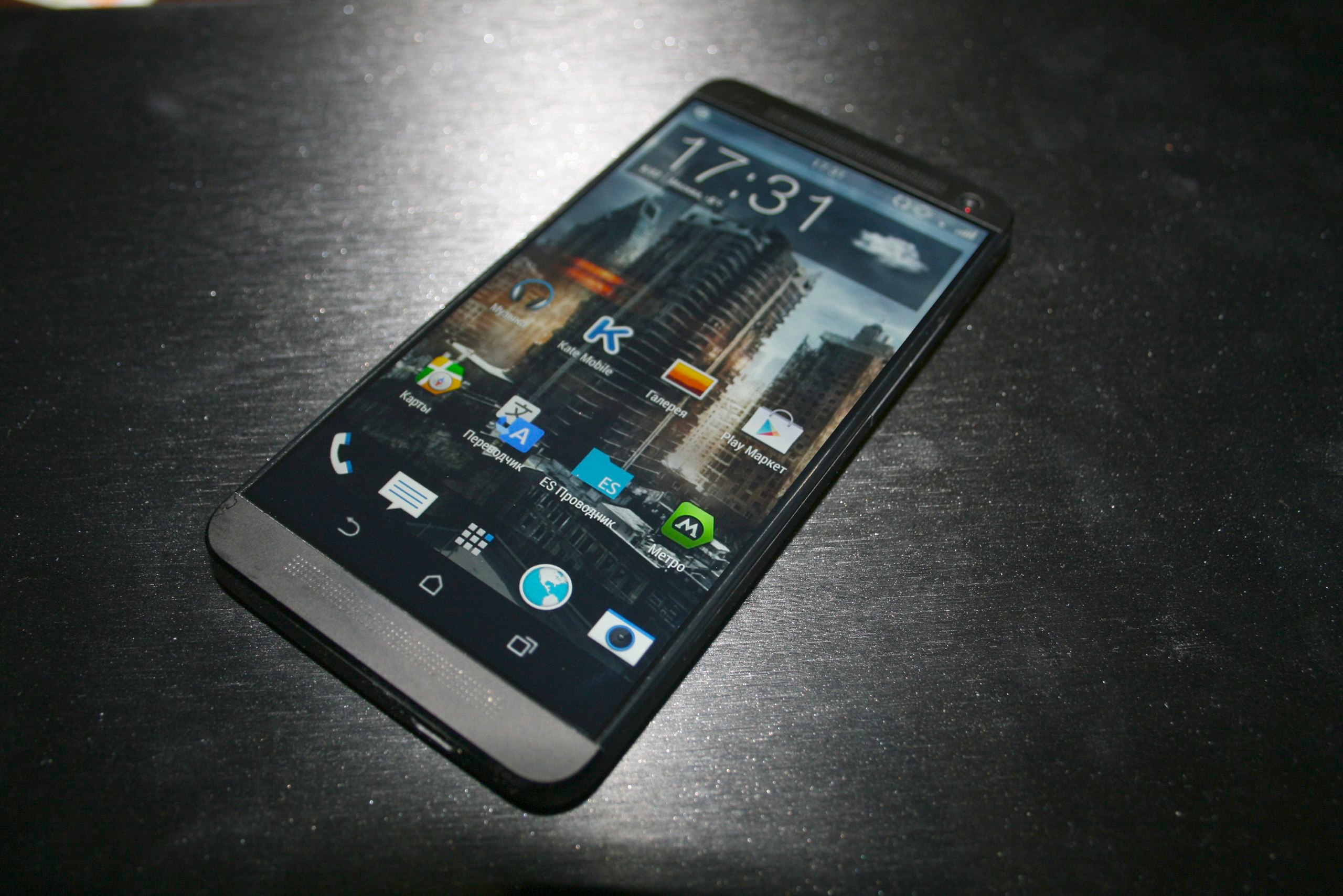 Smartphone gi&aacute; rẻ dưới 2 triệu n&ecirc;n mua năm 2014 sở hữu th&ocirc;ng số kỹ thuật khủng c&ugrave;ng thiết kế đẹp mắt