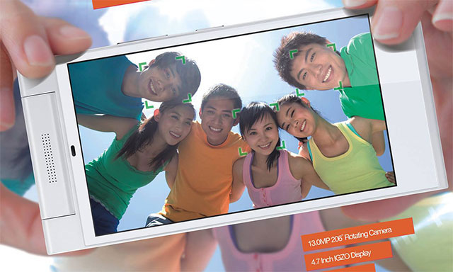 Gionee Elife E7 Mini c&ograve;n sở hữu camrea xoay độc đ&aacute;o gi&uacute;p bạn selfie dễ dang hơn bao giờ hết