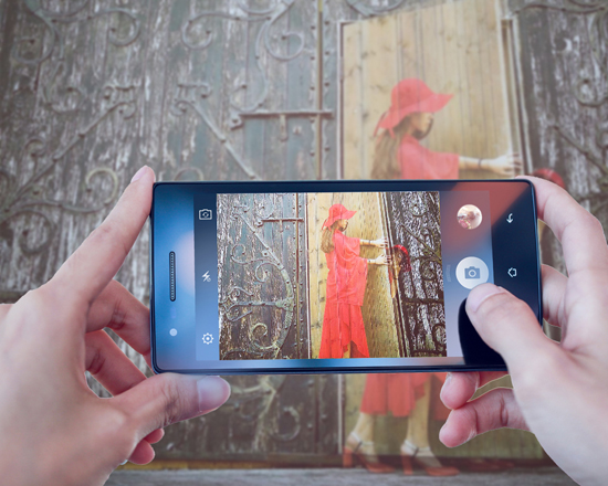 Bằng chiếc smartphone gi&aacute; rẻ Oppo Mirror 3, bạn c&oacute; thể sở hữu những bức ảnh long lanh kh&ocirc;ng k&eacute;m c&aacute;c fashionista tr&ecirc;n thế giới
