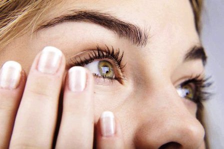 Sơ cứu khi bị xước gi&aacute;c mạc