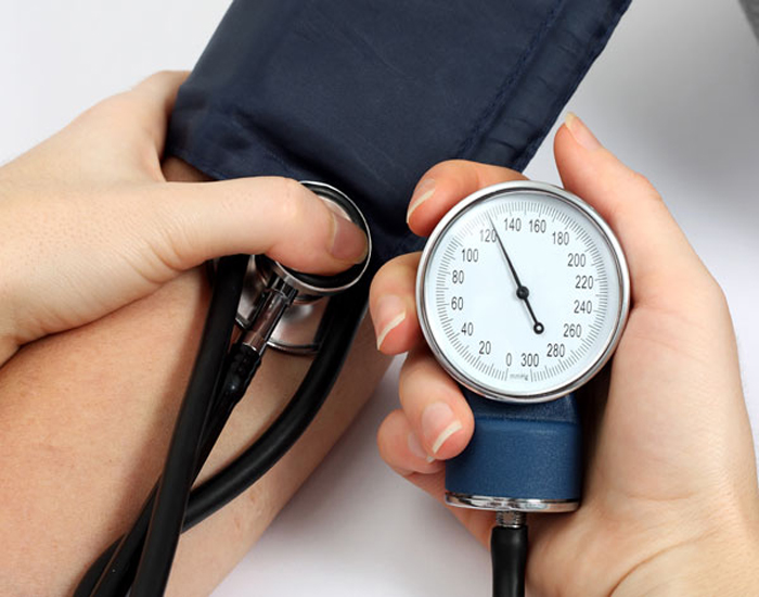 Sơ cứu nhanh người bị tăng huyết &aacute;p cao đột ngột
