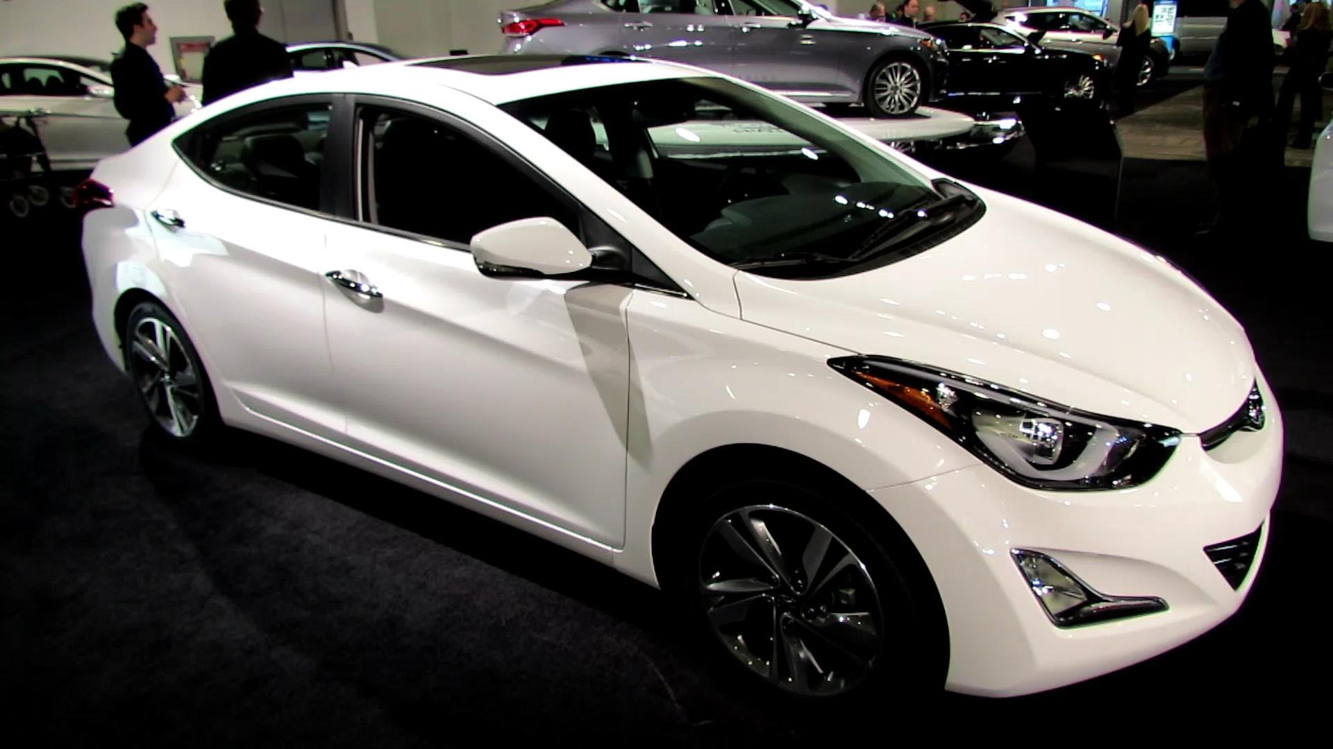 Cả Huyndai Elantra v&agrave; Mazda 3 đều l&agrave; những đối thủ đ&aacute;ng gờm khi so s&aacute;nh xe &ocirc; t&ocirc; compact nhỏ gọn