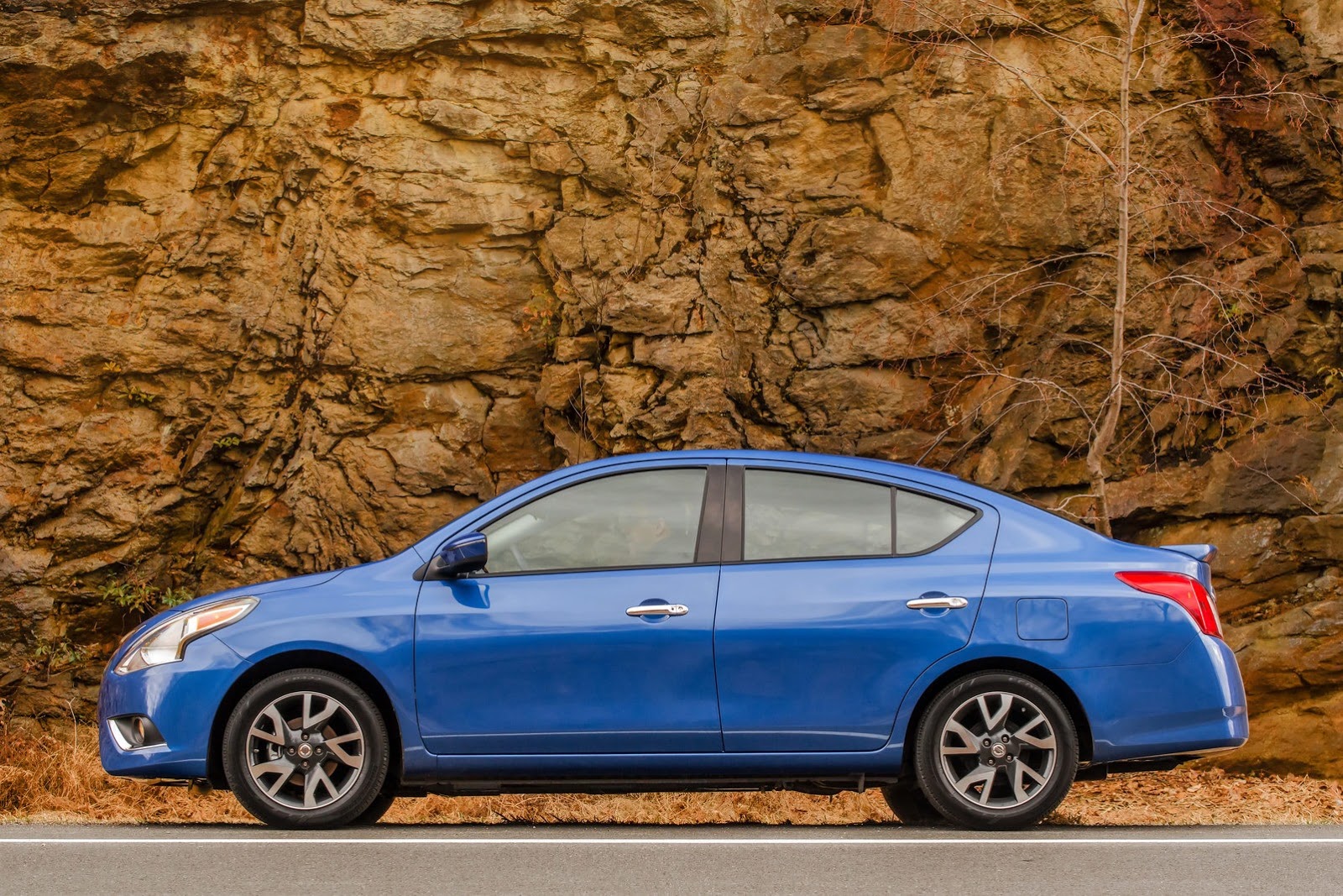 Độ tiết kiệm nhiên liệu được coi là ưu thế tuyệt vời của Nissan Versa khi so sánh xe ô tô Độ tiết kiệm nhiên liệu được coi là ưu thế tuyệt vời của Nissan Versa khi so sánh xe ô tô