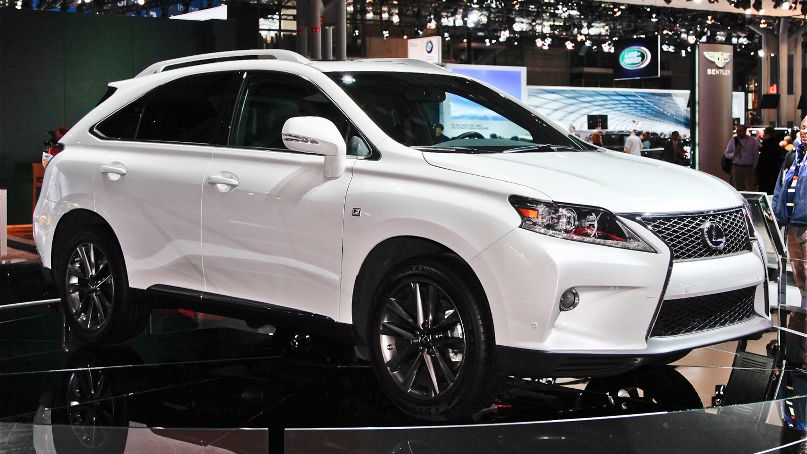 Cả Toyota Highlander v&agrave; Lexus RX 2015 đều l&agrave; những ứng cử vi&ecirc;n s&aacute;ng gi&aacute; khi so s&aacute;nh xe &ocirc; t&ocirc; ph&acirc;n kh&uacute;c SUV
