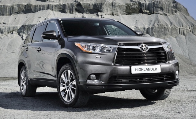 Vẻ ngo&agrave;i của Toyota Highlander kh&aacute; bắt mắt với c&aacute;c chi tiết mạnh mẽ đầy thu h&uacute;t