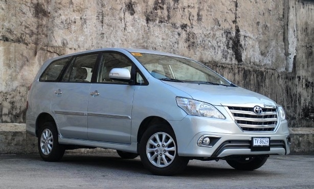 Hệ thống an to&agrave;n đ&aacute;ng tin cậy gi&uacute;p Toyota Innova phi&ecirc;n bản 2015 ghi điểm khi so s&aacute;nh xe &ocirc; t&ocirc;