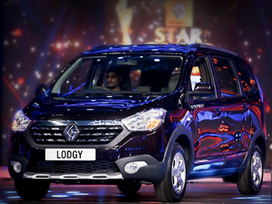 Khi so s&aacute;nh xe &ocirc; t&ocirc;, mẫu xe gi&aacute; rẻ mới ra mắt Renault Lodge sẵn s&agrave;ng cạnh tranh với &ocirc;ng lớn Innova trong tương lai