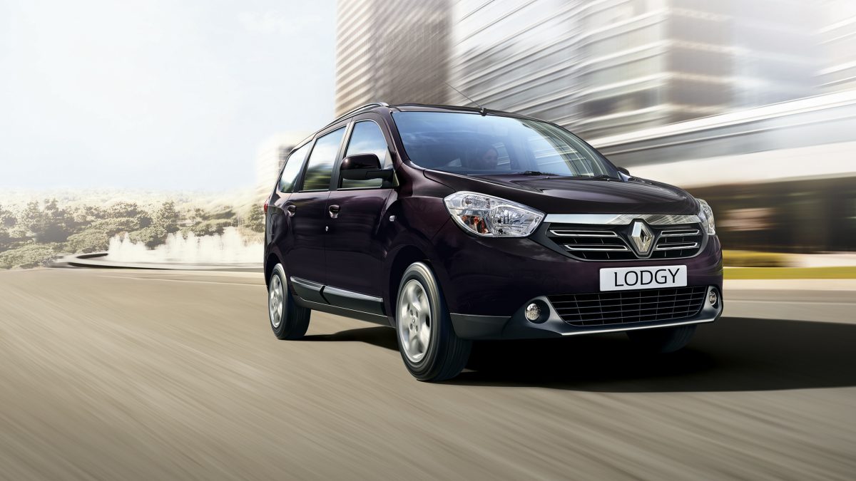Vẻ ngo&agrave;i trẻ trung, dễ g&acirc;y ấn tượng ch&iacute;nh l&agrave; ưu điểm lớn của Renault Lodgy khi so s&aacute;nh xe &ocirc; t&ocirc;