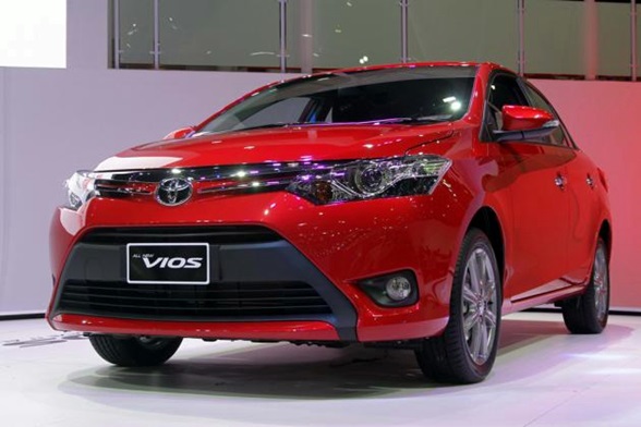 Toyota đ&atilde; đem đến cho Vios 2015 một cuộc lột x&aacute;c ngoạn mục về ngoại h&igrave;nh khi so s&aacute;nh xe &ocirc; t&ocirc;