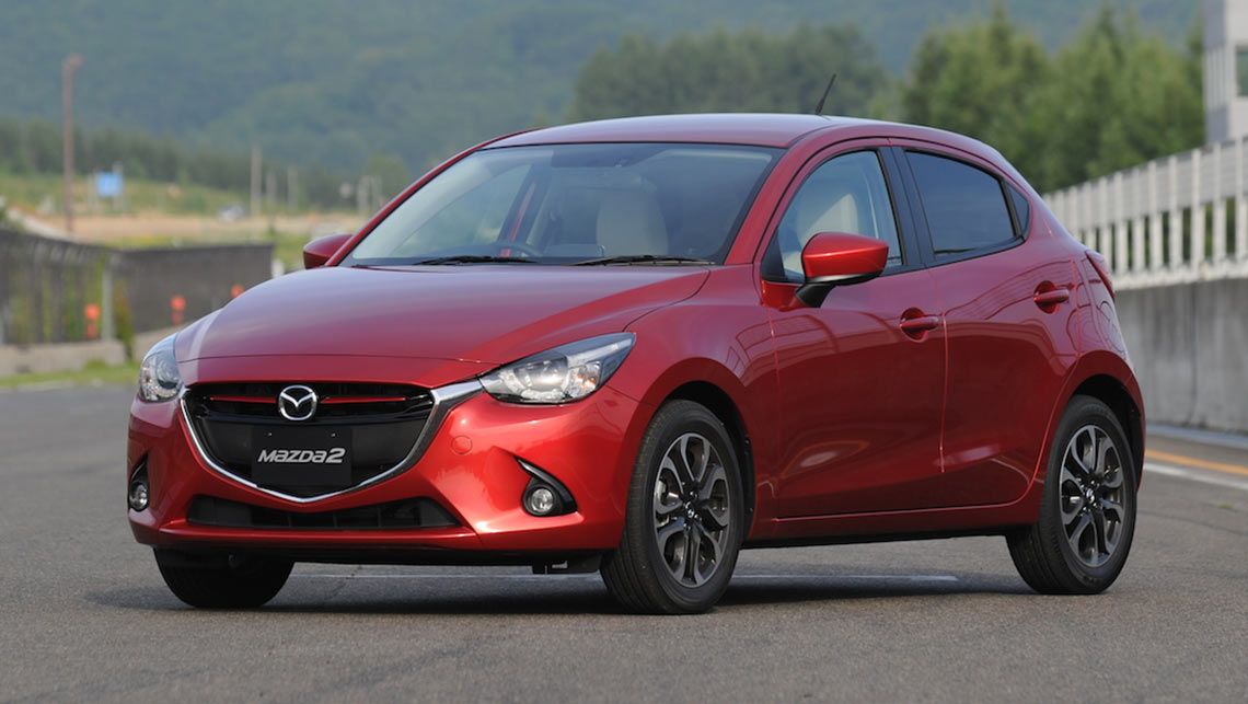Trang bị tiện &iacute;ch kh&ocirc;ng thể bỏ qua ở Mazda2 2015 l&agrave; c&ocirc;ng nghệ đ&egrave;n pha LED th&iacute;ch ứng