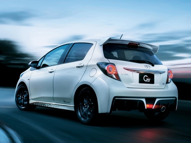 Khi so s&aacute;nh xe &ocirc; t&ocirc;, b&aacute;n k&iacute;nh v&ograve;ng quay lớn, l&ecirc;n đến 5,1m l&agrave; thế mạnh của Toyota Yaris