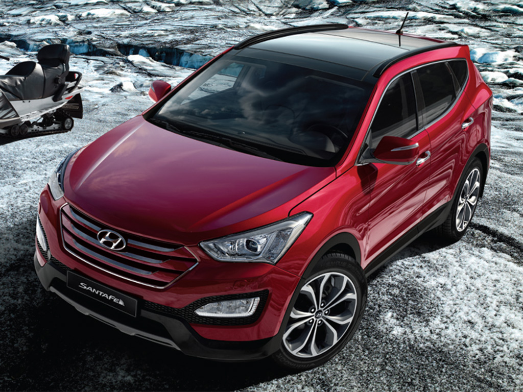 Huyndai Santa Fe đang trở th&agrave;nh đối thủ đ&aacute;ng gờm của Honda CR-V 2015 khi so s&aacute;nh xe &ocirc; t&ocirc;