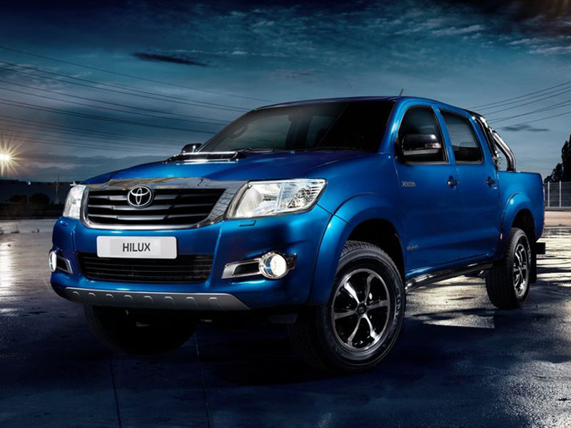 Khi so s&aacute;nh xe &ocirc; t&ocirc;, sức mạnh của Toyota Hilux 2015 đến từ khối động cơ 4 xi-lanh