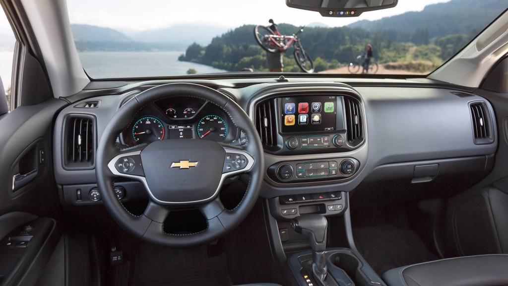Trang bị nội thất với nhiều tiện &iacute;ch l&agrave; điểm mạnh của Chevrolet Colorado khi so s&aacute;nh xe &ocirc; t&ocirc;