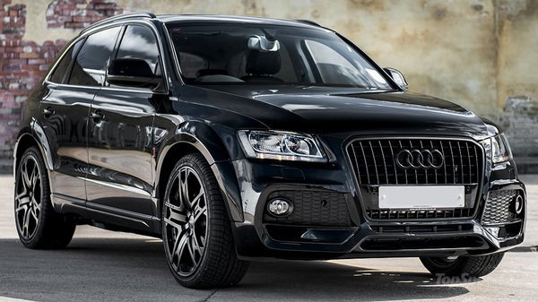 Phong c&aacute;ch thiết kế đơn giản nhưng kh&ocirc;ng k&eacute;m phần ấn tượng l&agrave; điểm mạnh của Audi Q5 khi so s&aacute;nh xe &ocirc; t&ocirc;