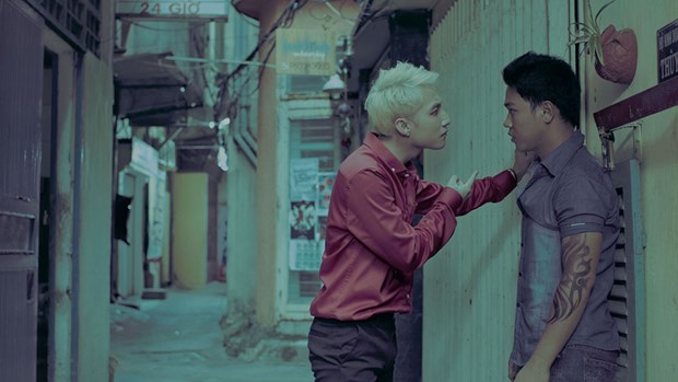  MV &Acirc;m thầm b&ecirc;n em đ&atilde; l&agrave;m n&ecirc;n một kỷ lục mới, khiến c&aacute;i t&ecirc;n Sơn T&ugrave;ng M-TP ng&agrave;y c&agrave;ng n&oacute;ng hơn