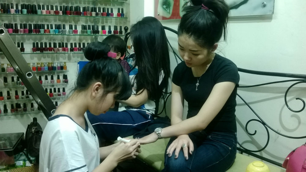 C&aacute;ch chọn sơn phủ m&oacute;ng vẽ nail an to&agrave;n