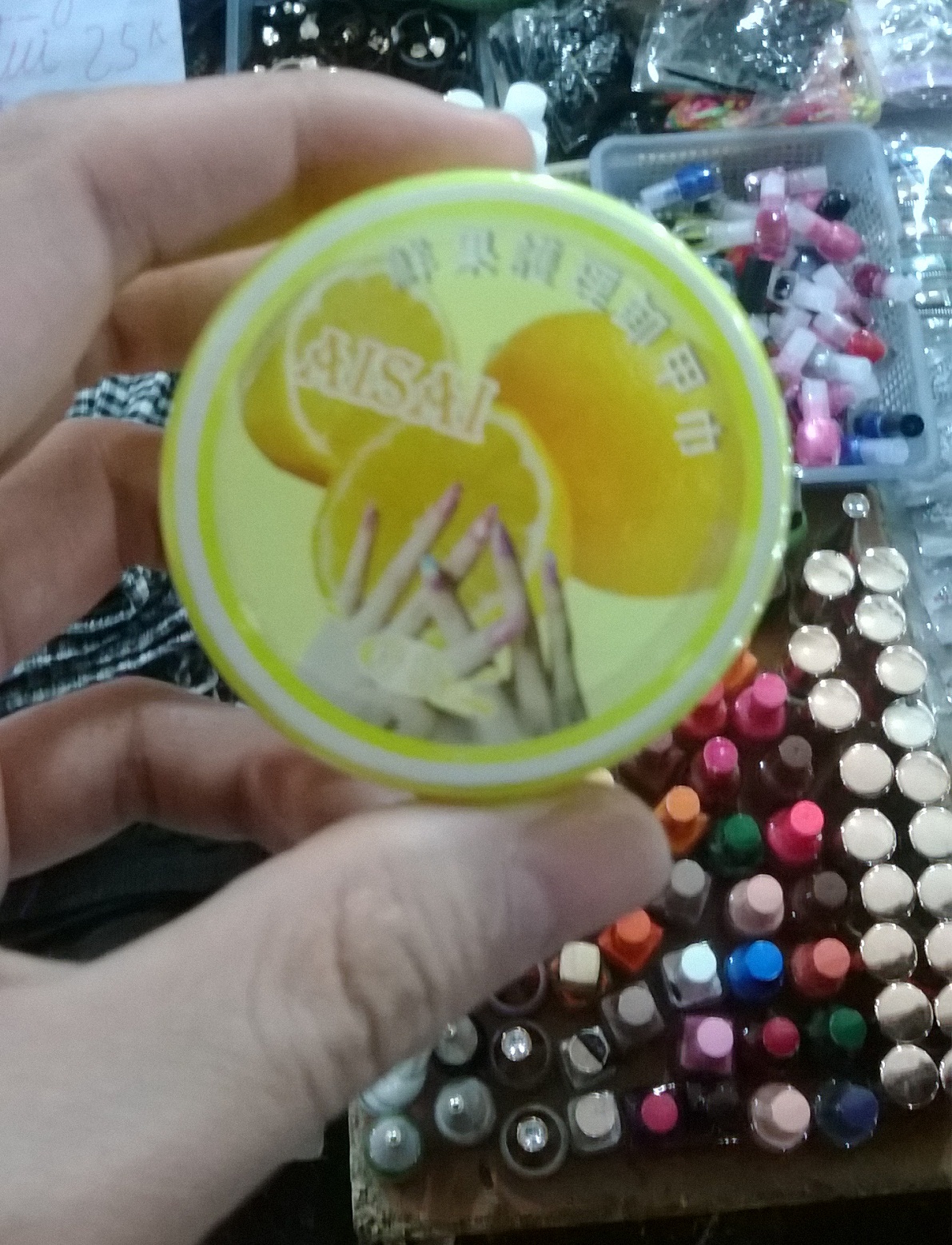 Sơn m&oacute;ng kh&ocirc;ng r&otilde; nguồn gốc tr&agrave;n ngập thị trường