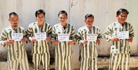 5 đối tượng đ&aacute;nh bạc tại c&ocirc;ng ty