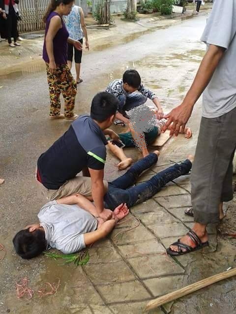 Đ&acirc;m bạn g&aacute;i nhiều nh&aacute;t rồi bế nạn nh&acirc;n nhảy lầu