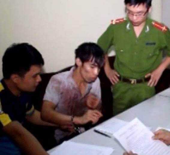 Đ&acirc;m bạn g&aacute;i nhiều nh&aacute;t rồi bế nạn nh&acirc;n nhảy lầu