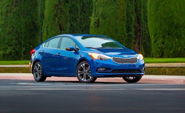 Thế mạnh của Kia Forte khi so s&aacute;nh xe &ocirc; t&ocirc; l&agrave; thiết kế phong c&aacute;ch kết hợp c&ugrave;ng trang bị tiện &iacute;ch ấn tượng