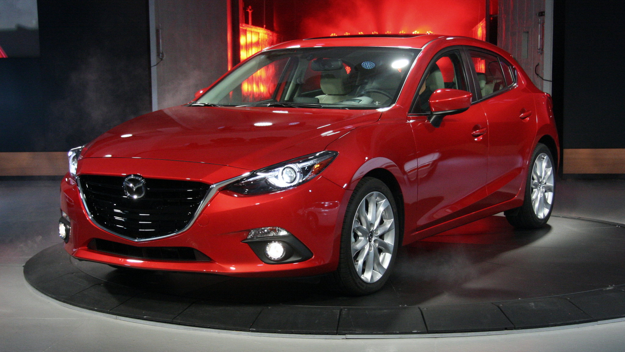 Bản sedan với tuỳ chọn động cơ SkyActiv 1,5 l&iacute;t v&agrave; 2 l&iacute;t l&agrave; điểm mạnh của Mazda 3 khi so s&aacute;nh xe &ocirc; t&ocirc;