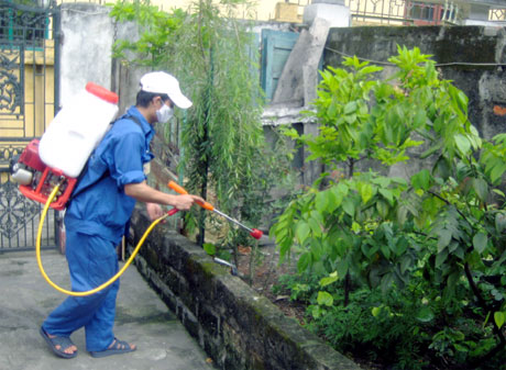 Thuốc phun muỗi ph&ograve;ng sốt xuất huyết c&oacute; g&acirc;y độc cho người