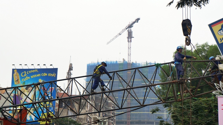 sập cần cẩu