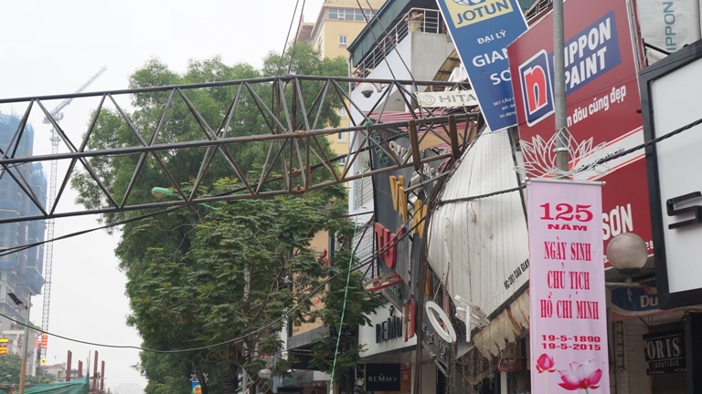 sập cần cẩu